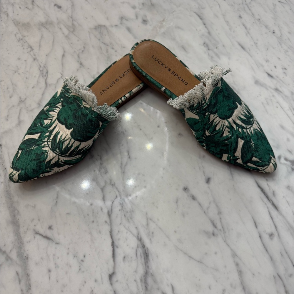 NEW Lucky Brand Bapsee Floral Pointed Toe Women's Mules Flats Green White Size 7 - Picture 2 of 4